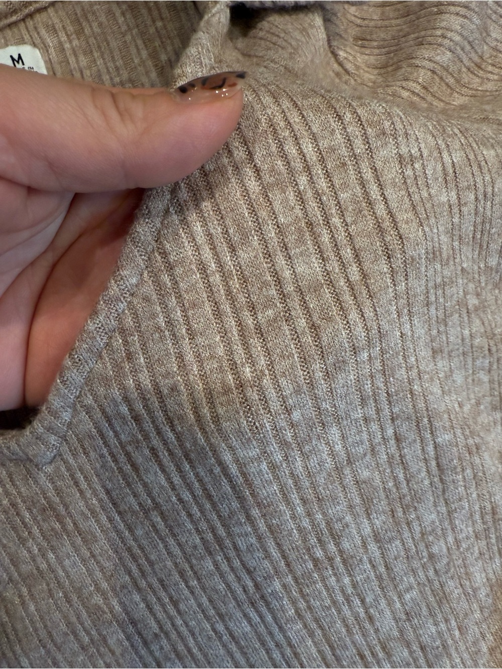 Like new basic top - Picture 3 of 4